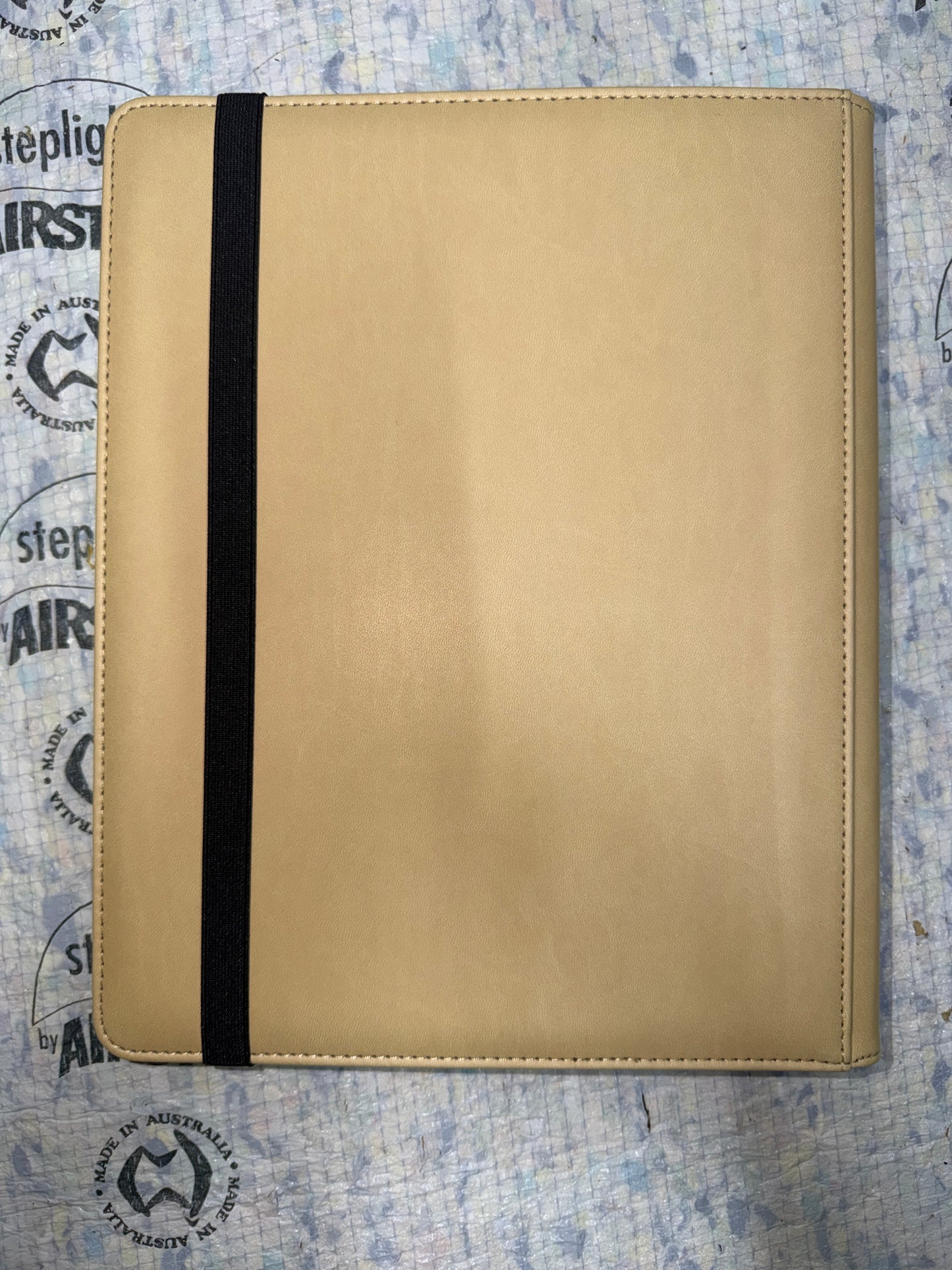 ULTRA PRO Premium 9-Pocket Cream PRO-Binder